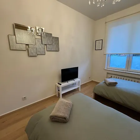 2 Chambres-balcon-salle De Bain Apartament *